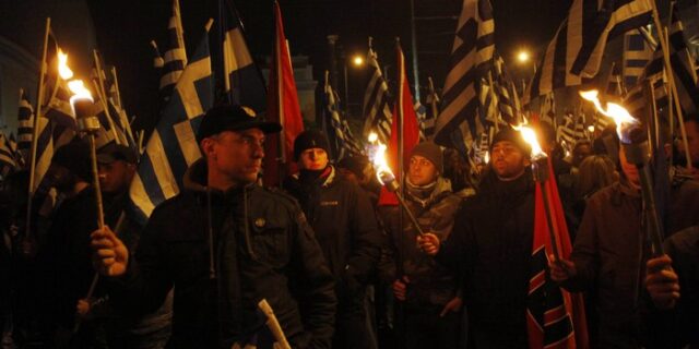 Το βαθύ λαρύγγι της Χρυσής Αυγής: Είδος παρασήμου οι επιθέσεις σε αλλοδαπούς