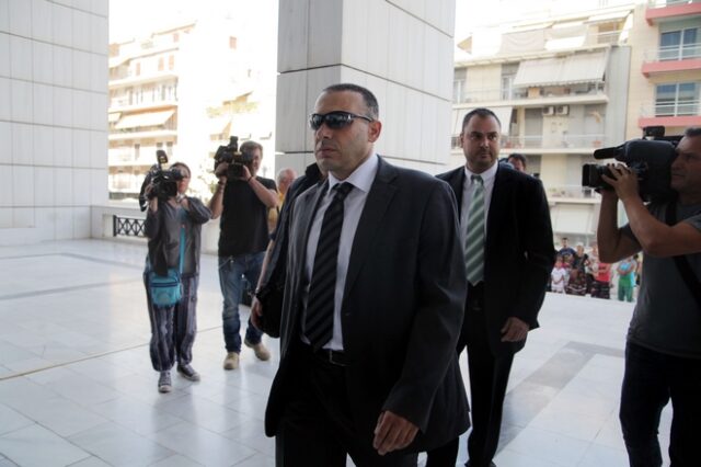 Ελεύθεροι με περιοριστικούς όρους βουλευτές της Χρυσής Αυγής Γρέγος και Ζησιμόπουλος