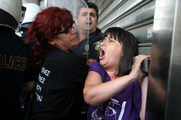 ‘Ενταση έξω από το υπουργείο Οικονομικών