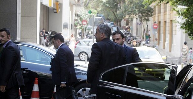 Η τρόικα πιέζει ασφυκτικά για τα “κόκκινα δάνεια”