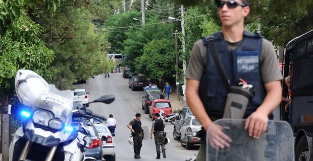 Σε πλήρη εξέλιξη έρευνες σε σπίτια σε Καλαμάτα, Αττική και Φθιώτιδα