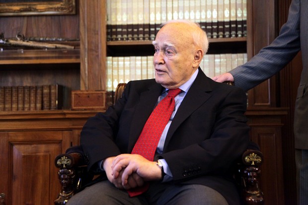 Παπούλιας: Η κρίση έπληξε τη Δημοκρατία και την έκανε να υποχωρήσει