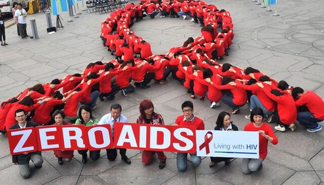 Αναπτυγμένες χώρες: Μειώθηκε στο μισό η θνησιμότητα του ιού του AIDS