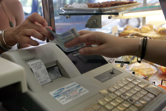 Ποια επαγγέλματα απαλλάσσονται από την έκδοση αποδείξεων μέσω ταμειακών μηχανών