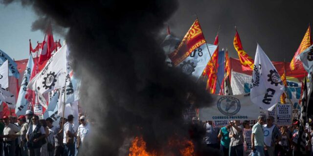 12 χρόνια πίσω. Πώς έγινε η πρώτη χρεοκοπία της Αργεντινής το 2002