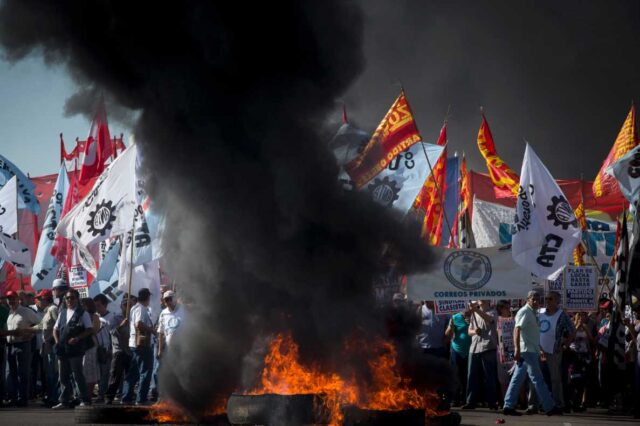 12 χρόνια πίσω. Πώς έγινε η πρώτη χρεοκοπία της Αργεντινής το 2002