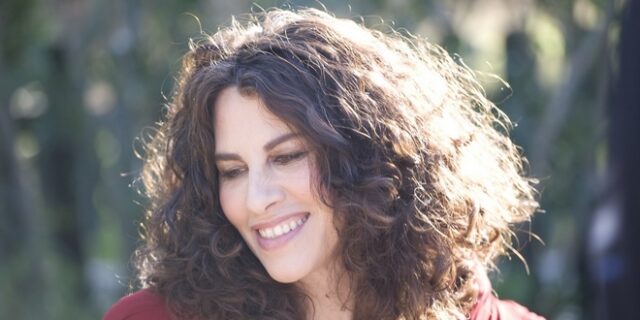 Ε. Αρβανιτάκη περί ρατσισμού: Μας αρέσει να ξεχνάμε, κάποτε υποστήκαμε κι εμείς διακρίσεις