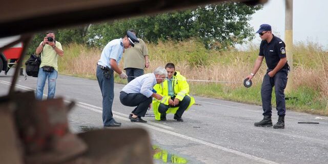 Σέρρες: Νταλίκα “δίπλωσε” πάνω σε σιδηροδρομική γραμμή