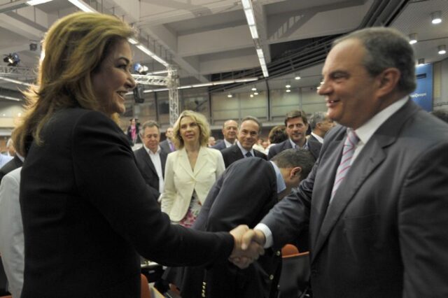Μπακογιάννη: “Δεν είναι είδηση το ότι συναντήθηκα με τον Καραμανλή”