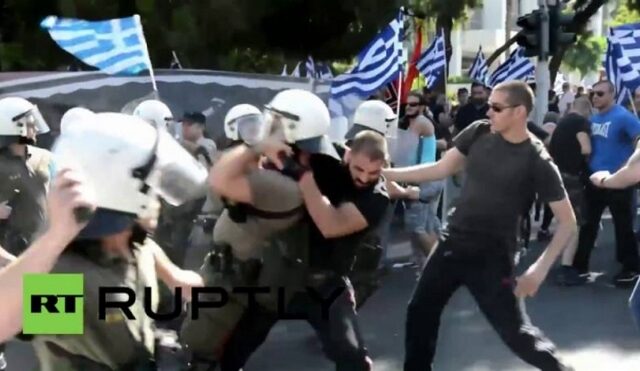Διόρισαν στο ευρωκοινοβούλιο χρυσαυγίτη που χτυπούσε άνδρα των ΜΑΤ