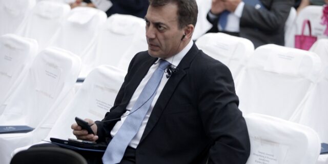 Στο στόχαστρο του υπουργείου Εργασίας όλα τα επιδόματα με στόχο το “μαχαίρι” στους δικαιούχους
