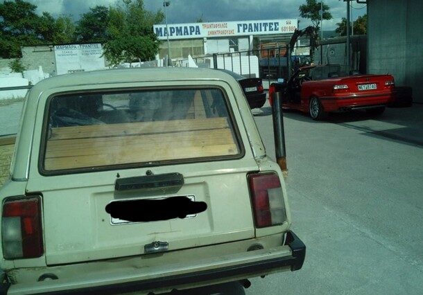 Έφτιαξε και κυκλοφορεί με αυτοκίνητο LADA-σάουνα