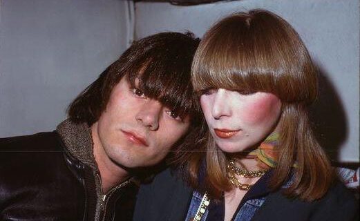 Μηχανή του Χρόνου: D. Ramone και C. Gripp. Tη γρονθοκόπησε και αυτή τον μαχαίρωσε