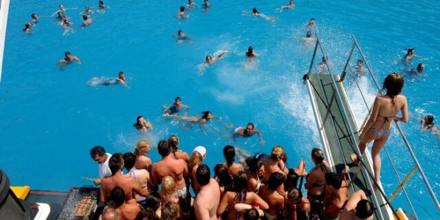 Ανοίγουν τη Δευτέρα οι αιτήσεις για τις δωρεάν διακοπές από τον ΟΑΕΔ – Ποιοι τις δικαιούνται