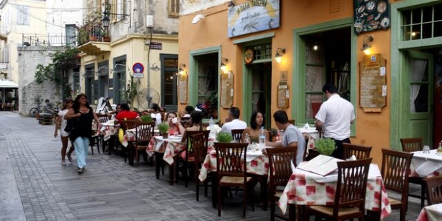 Θέσεις εργασίας στον τουρισμό και την εστίαση με πετσοκομμένους μισθούς