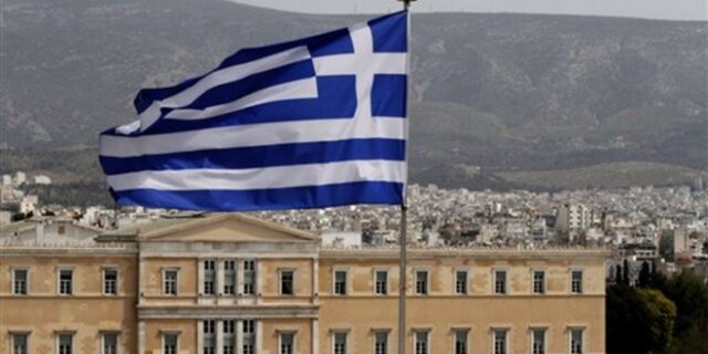 Θετικές αναφορές για την αναδιάρθρωση της ελληνικής οικονομίας στο Bloomberg