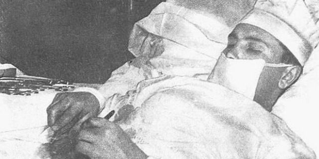 Χειρούργησε μόνος του, τον εαυτό του, δίχως αναισθησία