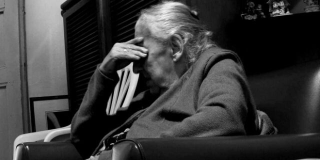Κατέδωσε τον 20χρονο εγγονό της που την είχε κατακλέψει. “Αμαρτία, αλλά δεν μπορούσα άλλο”