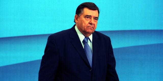 Δεν παραιτείται από τον ΛΑΟΣ ο Καρατζαφέρης. “Δεν υποχωρώ, δεν υποτάσσομαι, δεν συμβιβάζομαι”, το μήνυμά του