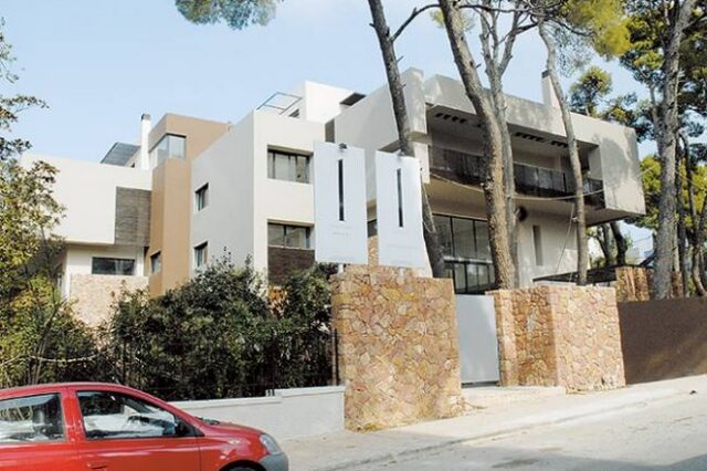 Τι απαντάει η Σοφία Παπανδρέου για τη βίλα στο Καστρί και για τα χρέη της