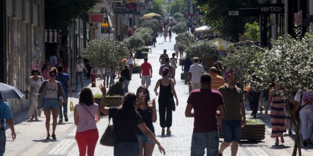 Στο ΣτΕ κατά της λειτουργίας των καταστημάτων όλες τις Κυριακές του χρόνου