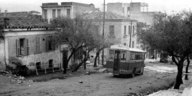 Μηχανή του Χρόνου: Πόσα θα δίνατε το 1932 για ένα σπίτι, σ’αυτόν τον χωματόδρομο της Αθήνας;