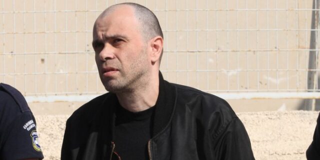 Σταματάει την απεργία πείνας και ο Νίκος Μαζιώτης