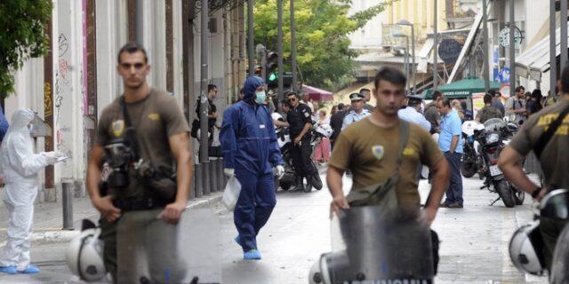 Σε εξέλιξη έρευνες στο κέντρο της Αθήνας. Επιχείρηση της Αντιτρομοκρατικής για το κρησφύγετο Μαζιώτη