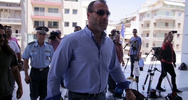 Πρόταση να αρθεί ο κατ’ οίκον περιορισμός του Νίκου Μίχου