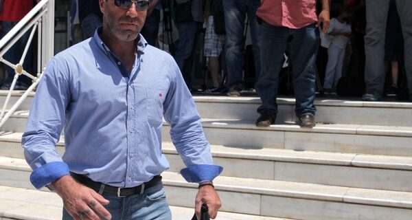 Σε κατ’ οίκον περιορισμό, ο βουλευτής της Χρυσής Αυγής Νίκος Μίχος