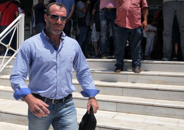 Σε κατ’ οίκον περιορισμό, ο βουλευτής της Χρυσής Αυγής Νίκος Μίχος