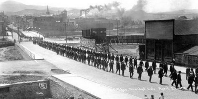 Μηχανή του Χρόνου: Ο Έλληνας πρωτεργάτης απεργίας στο Κολοράντο που κατέληξε σε πρωτοφανή σφαγή