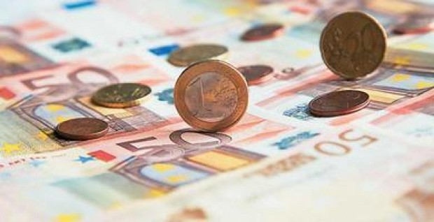 Ακατάσχετες οι καταθέσεις μισθωτών και συνταξιούχων μέχρι τα 1.500 ευρώ