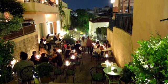 Νύχτα ξελογιάστρα και αφορολόγητη. Στο απυρόβλητο τα κέντρα διασκέδασης