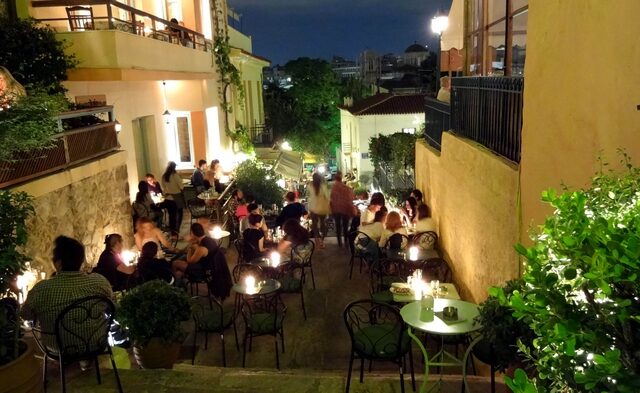 Νύχτα ξελογιάστρα και αφορολόγητη. Στο απυρόβλητο τα κέντρα διασκέδασης