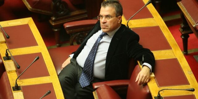 Η ΝΔ ζήτησε εξηγήσεις από τον Ντινόπουλο, για τους υπαινιγμούς του κατά Κουβέλη