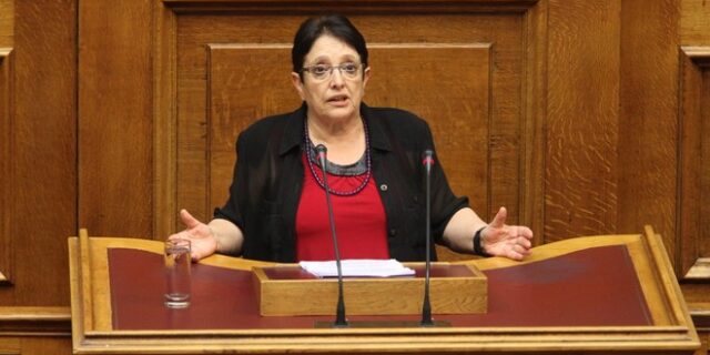 Παπαρήγα: “Δεν συμφωνούμε σε ένα δημοψήφισμα με ένα νόθο ερώτημα”