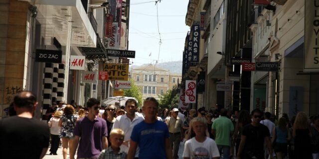 Ατενίζουν το μέλλον με αισιοδοξία: Μειώνεται ο φόβος απώλειας εργασίας στην Ελλάδα
