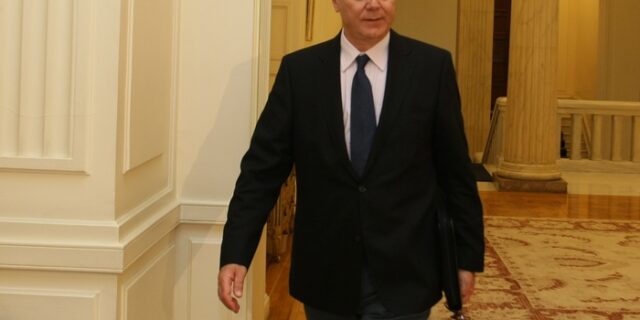 “Μπασταρδοκρατία” και κρυφτούλι με την πραγματικότητα