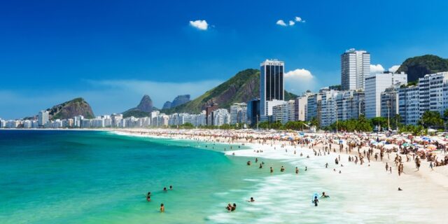 Οι ομορφότερες παραλίες μέσα σε πόλεις