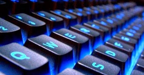 Ρόδος: Στο σκαμνί καθηγητής για cyber sex με μαθήτριά του