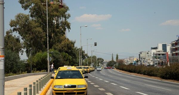Ηλεκτρονική συσκευή για την προβολή διαφημιστικών μηνυμάτων στα ταξί
