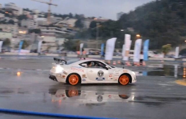 ΒΙΝΤΕΟ. Ο Muller ντριφτάριζε με Toyota GT 86 για 144 χλμ. κάνοντας ρεκόρ Γκίνες