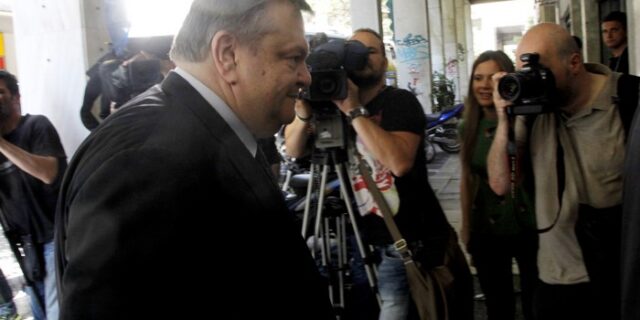 Αντιμέτωπος με το… ΠΑΣΟΚ ο Βενιζέλος