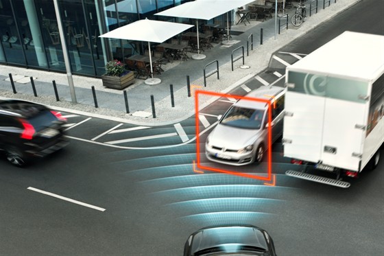 Νέο Volvo XC90. Σταματάει μόνο του στις διασταυρώσεις…