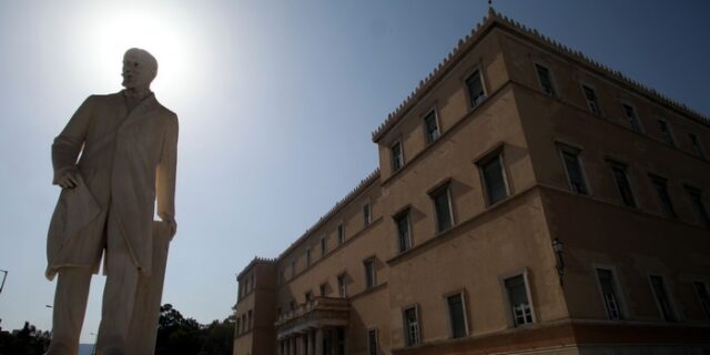 Η εθνική μας πολυδιάσπαση και η “μικρή ΔΕΗ”