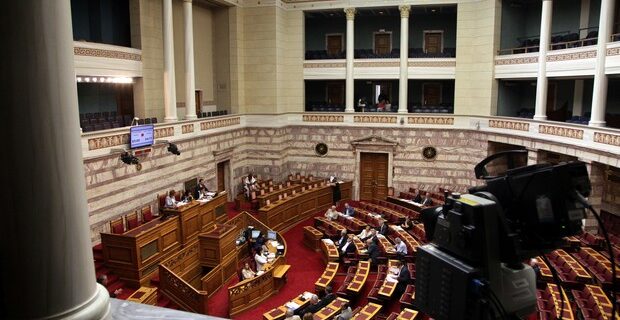 Πέρασαν οι διατάξεις για τα δάση μέσω σφοδρής αντιπαράθεσης στη Βουλή