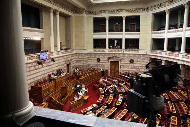 Πέρασαν οι διατάξεις για τα δάση μέσω σφοδρής αντιπαράθεσης στη Βουλή