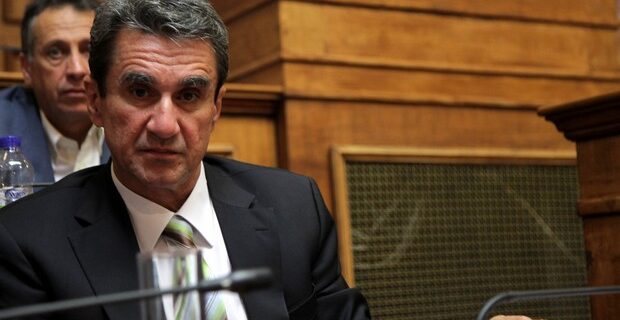 Ο Λοβερδος “νίπτει τας χείρας του”: Τα ΑΕΙ και τα ΤΕΙ θα αποφασίσουν για τους αιώνιους φοιτητές