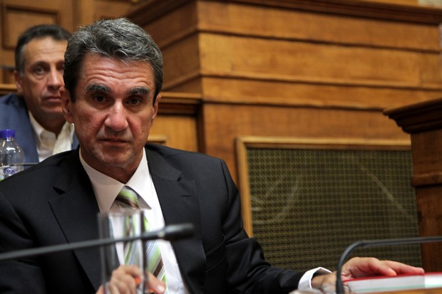 Ο Λοβερδος “νίπτει τας χείρας του”: Τα ΑΕΙ και τα ΤΕΙ θα αποφασίσουν για τους αιώνιους φοιτητές
